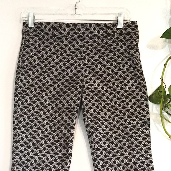 ~~SOLD~~ H&M Black and White Patterned Ankle Pants - Picture 4 of 7